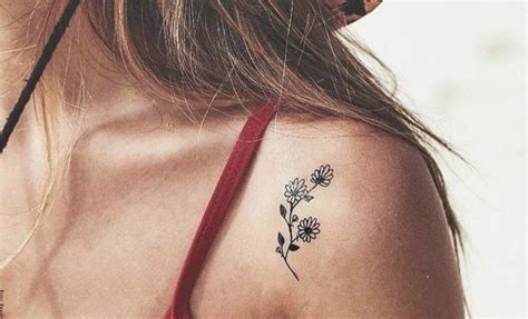 tatuajes sexis para mujer en el hombro|Tatuaje femenino en el hombro